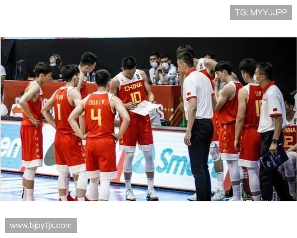 重庆篮球队在世界杯预选赛中的团队协作展现了卓越的默契与拼搏精神